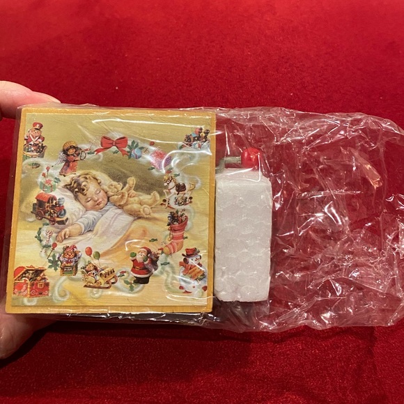 NIB/vintage House of Lloyd “Christmas Around the World” petite music box - Picture 6 of 9